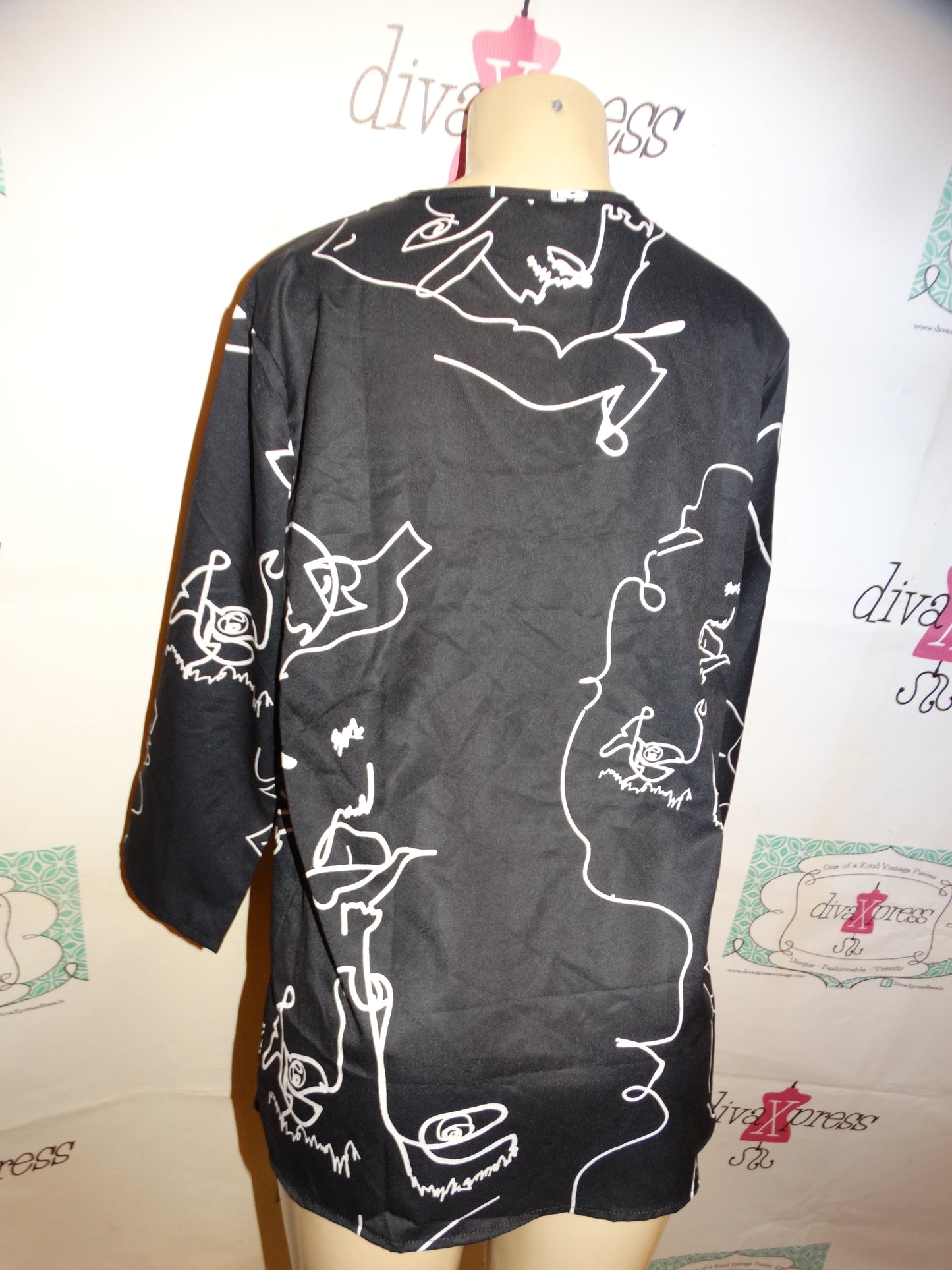 Black/White Face Top Size M