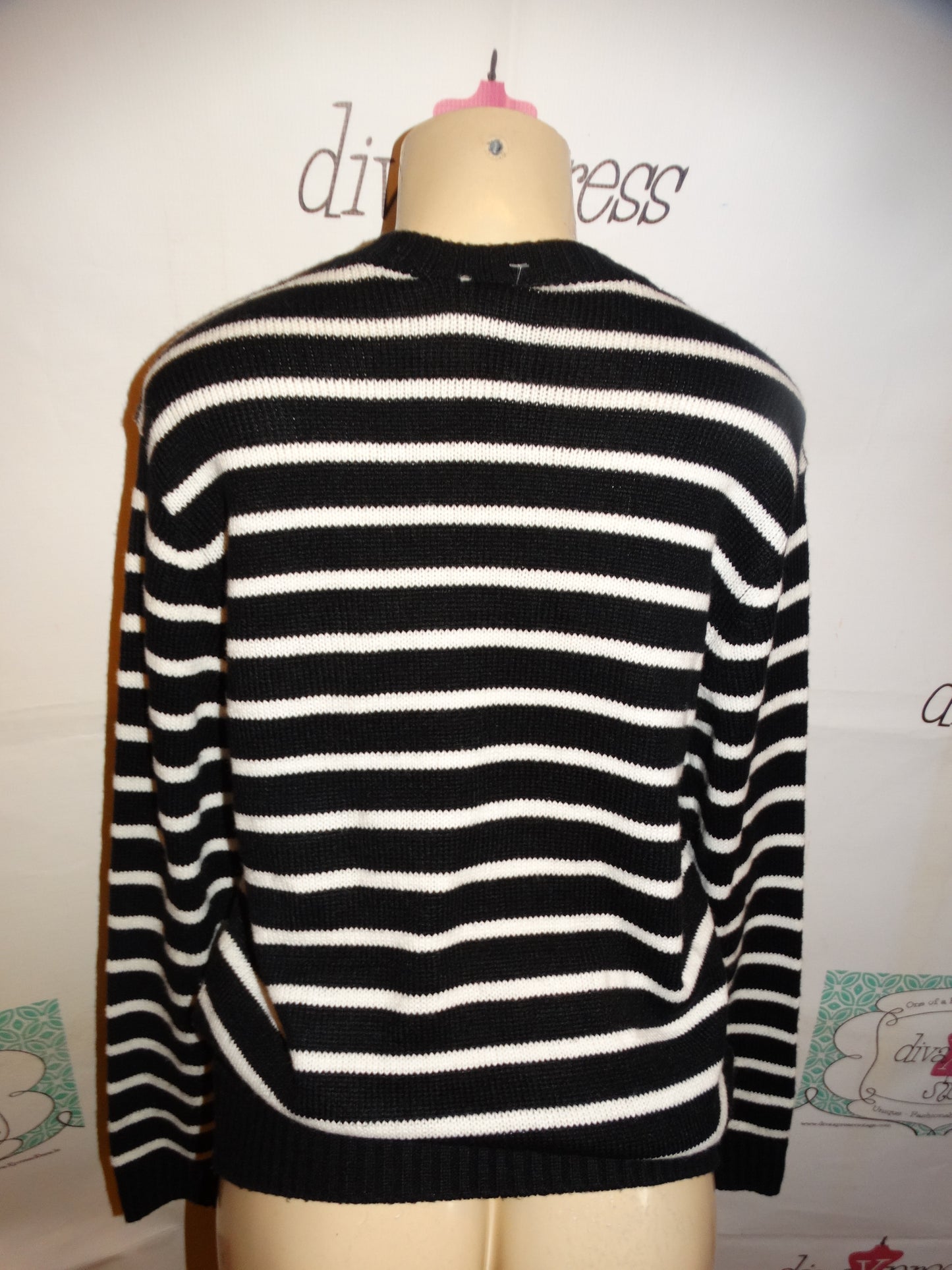 Disney Donal Duck Black/White Sweater Size L