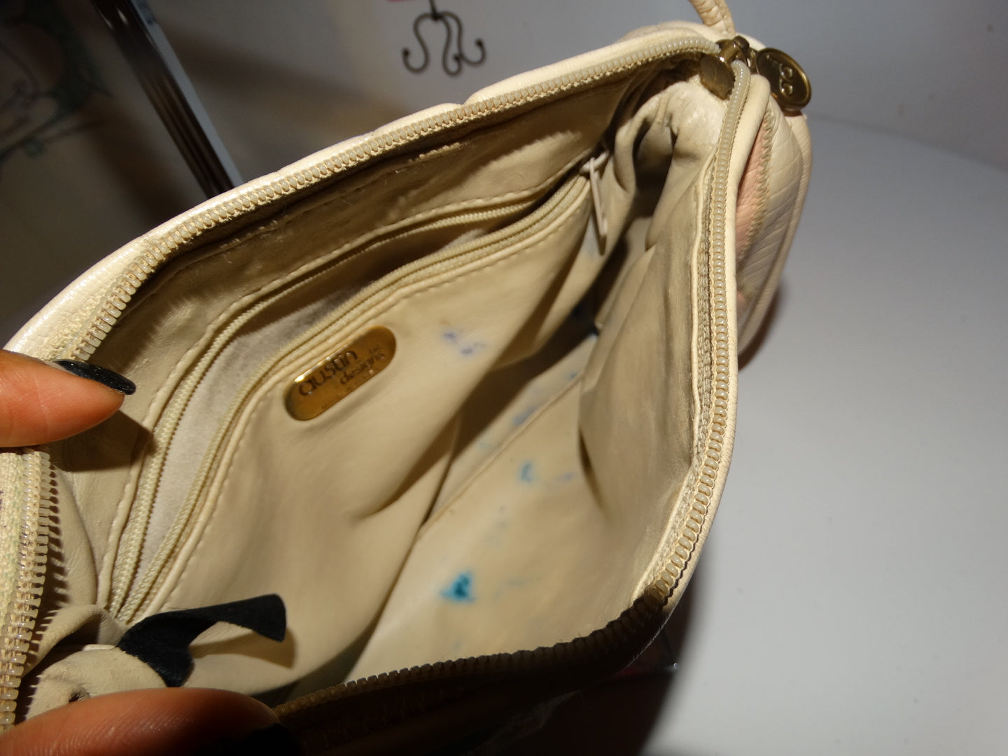 Vintage White Leather PATch Purse Size M