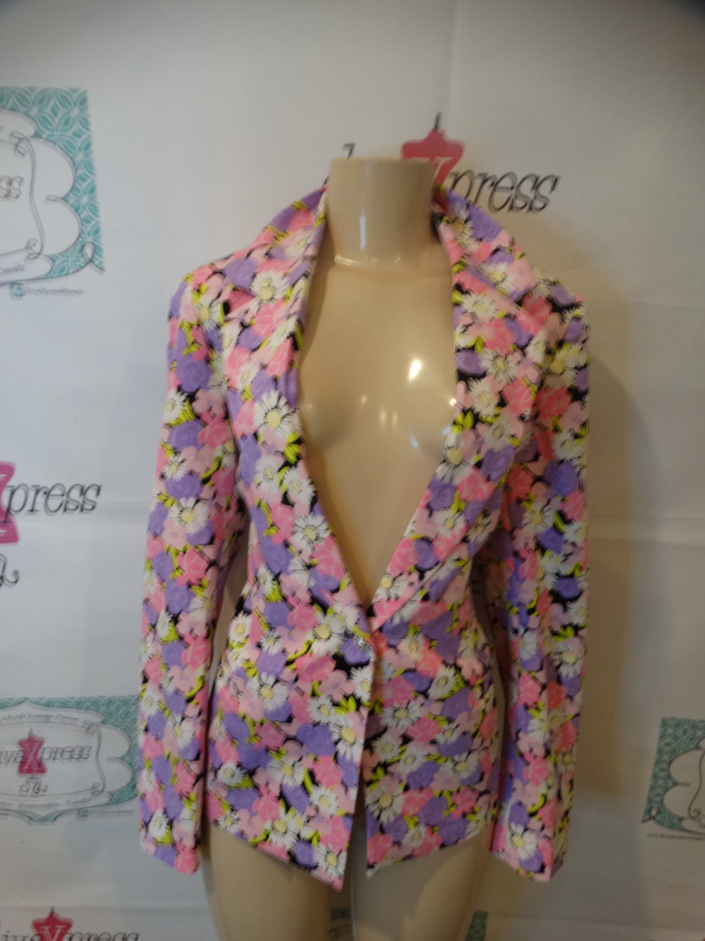 Cra's White Colorful Pink Blazer Size L