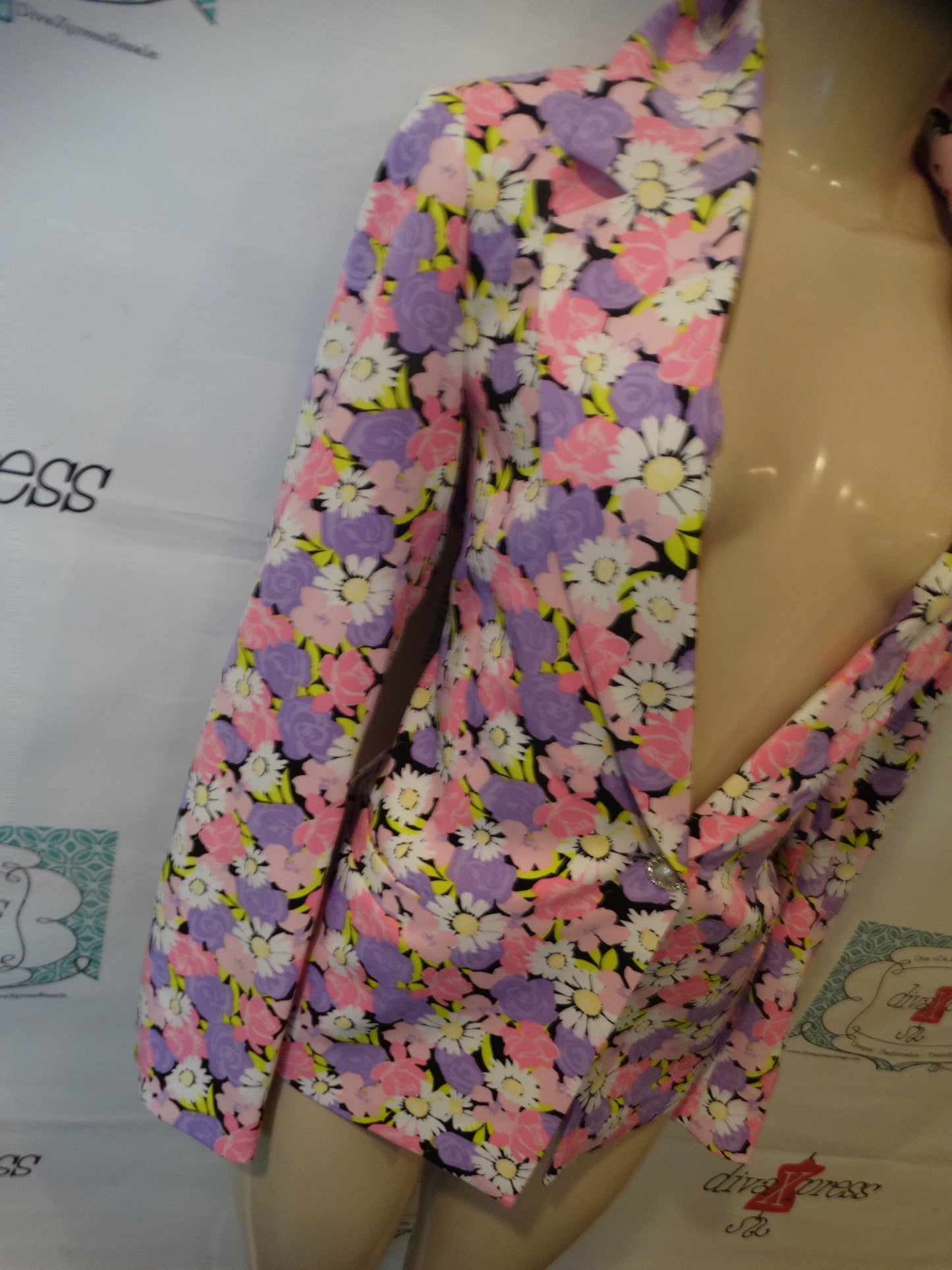 Cra's White Colorful Pink Blazer Size L