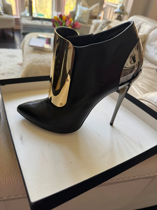 Authentic  Giuseppe Zanotti boots size 40 or size 9