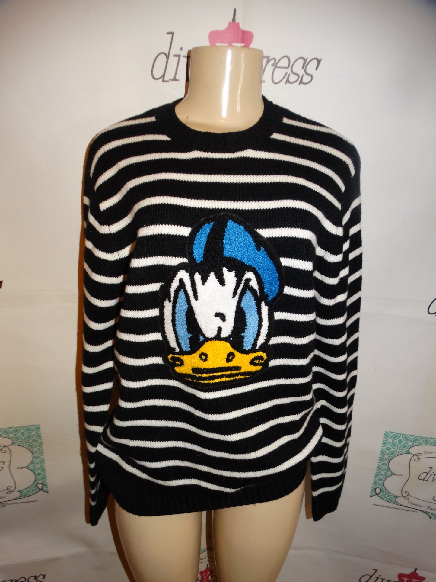 Disney Donal Duck Black/White Sweater Size L