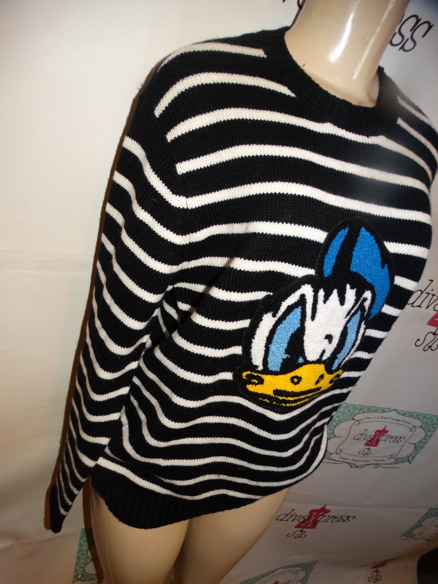 Disney Donal Duck Black/White Sweater Size L