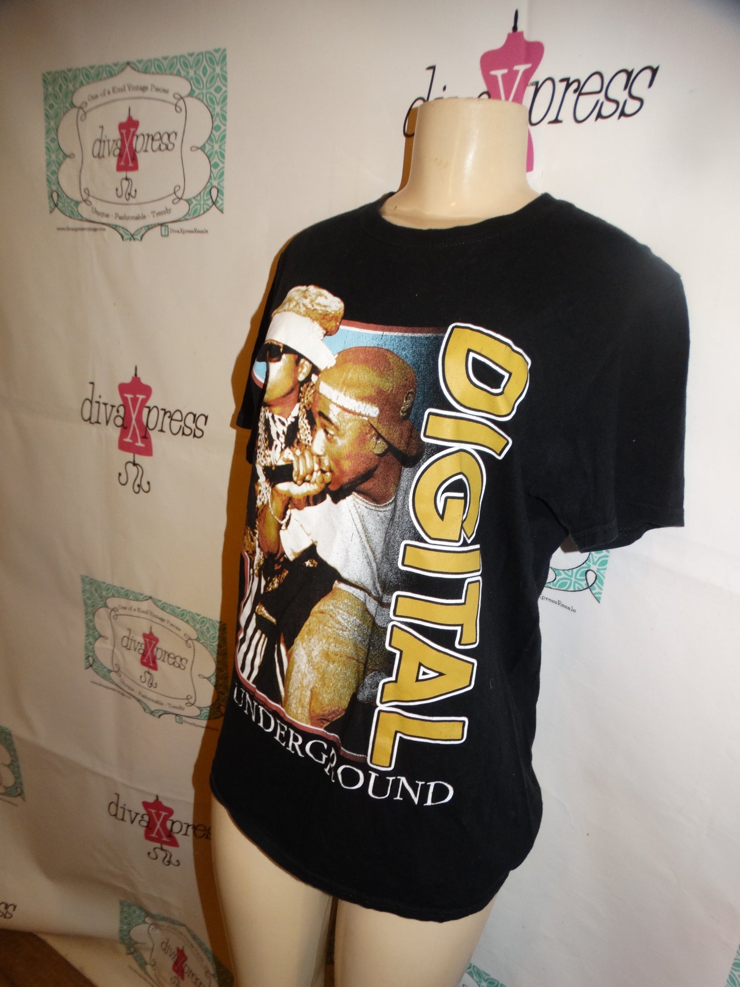 American Classic White Digital Underground T Shirt Size L