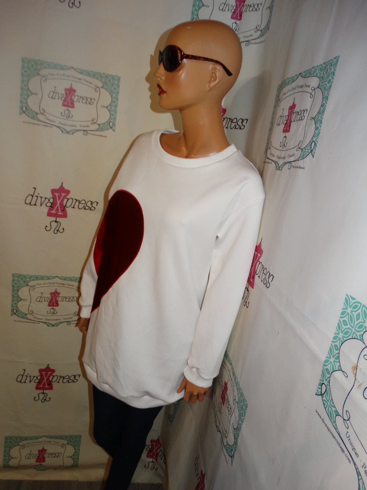White Heart SweatShirt Size M