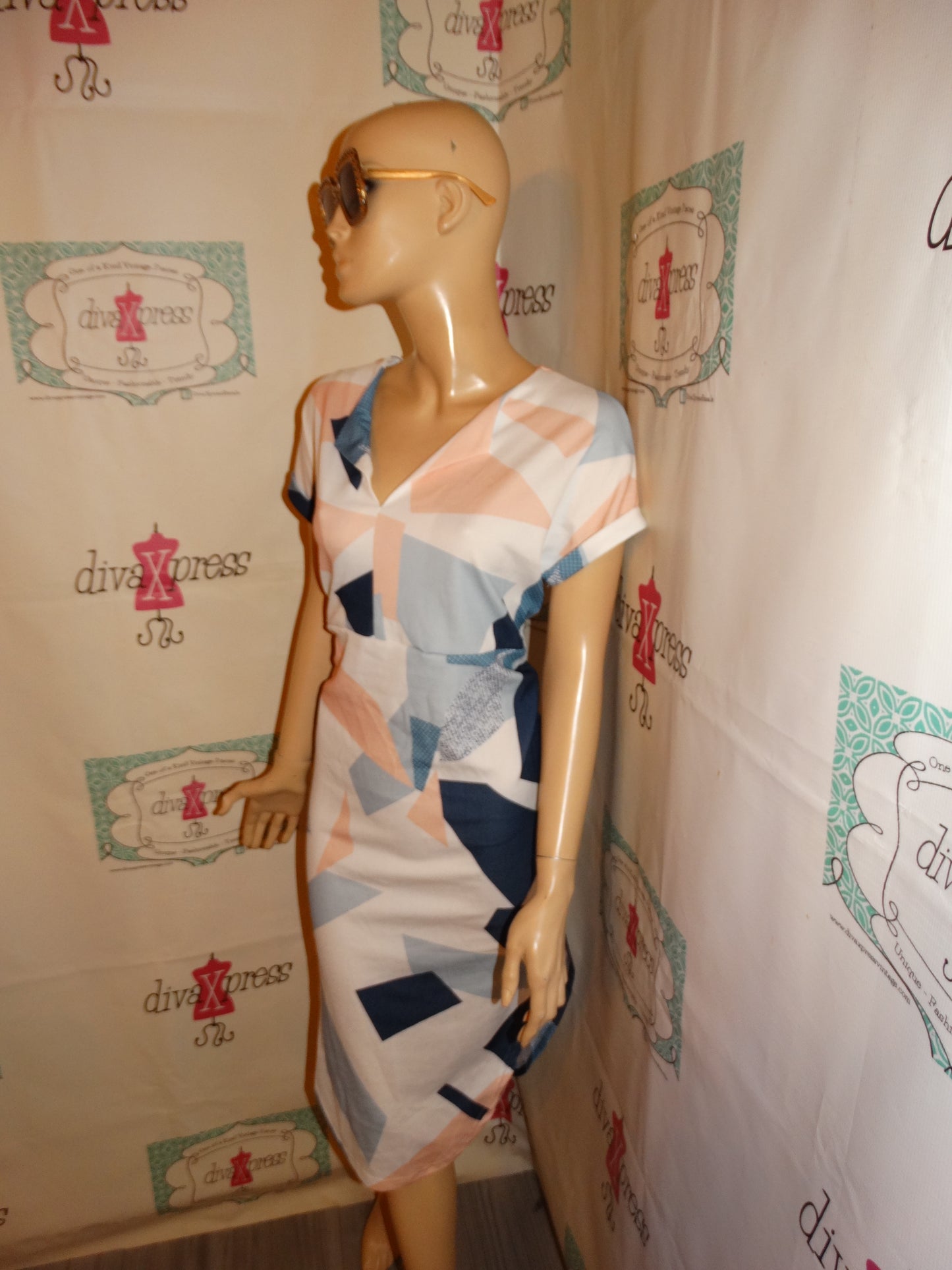 White/Pink Colorful Dress Size L