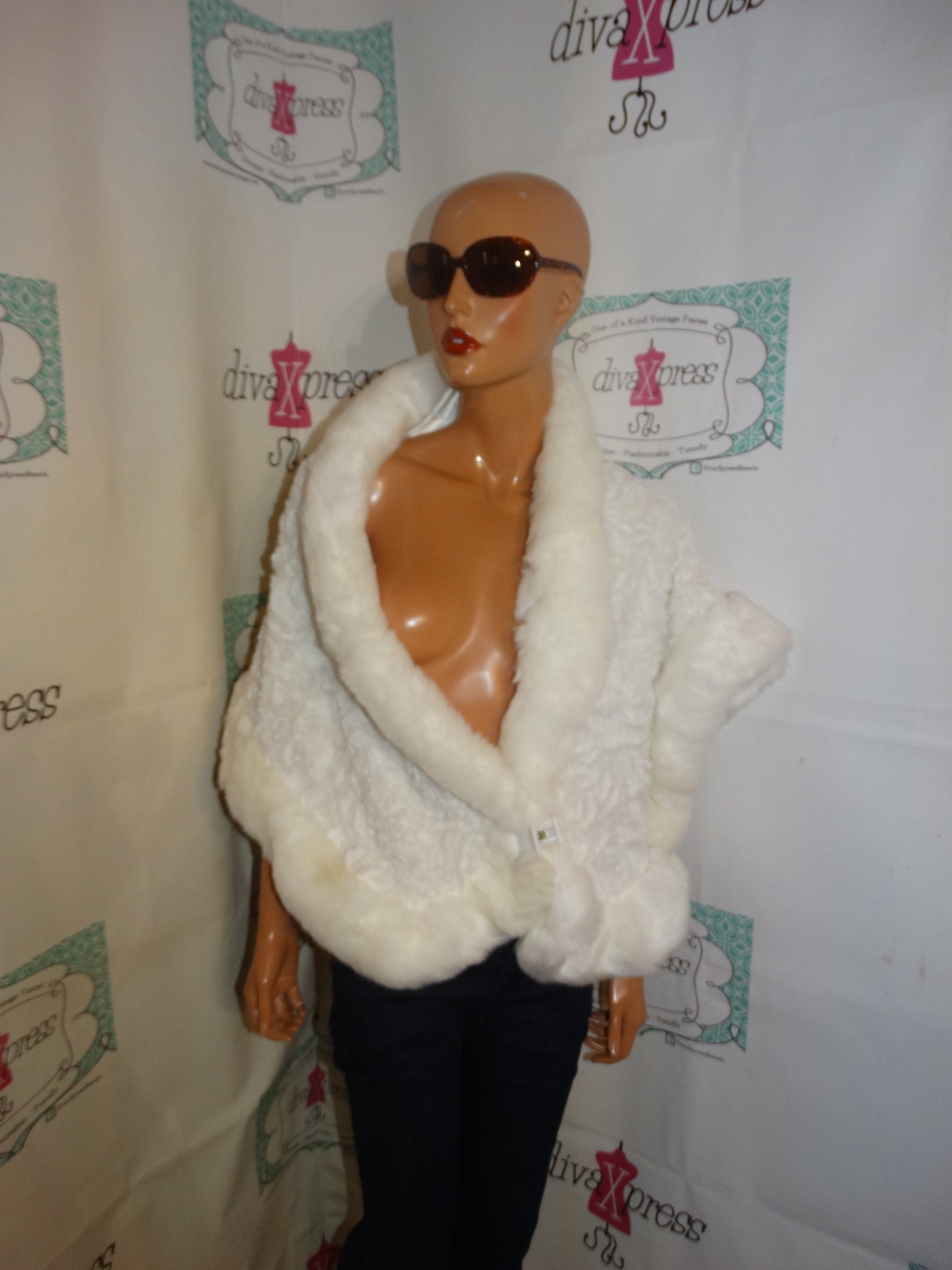 White Faux Fur Shawll Size L-2x